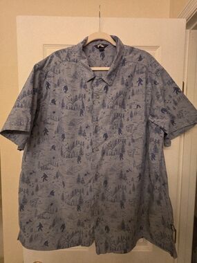 Eddie Bauer Light Blue Sasquatch Short-Sleeve Button-Down w Navy Outdoor Print